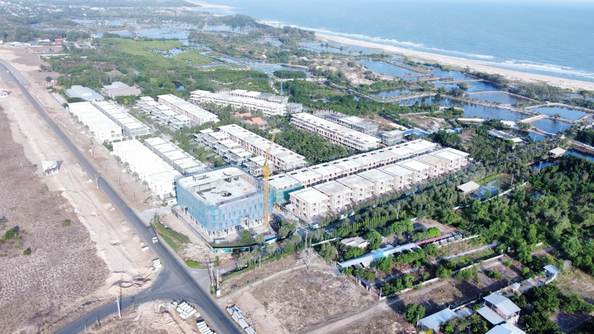 Toàn cảnh rừng nguyên sinh và bãi biển Lagoona